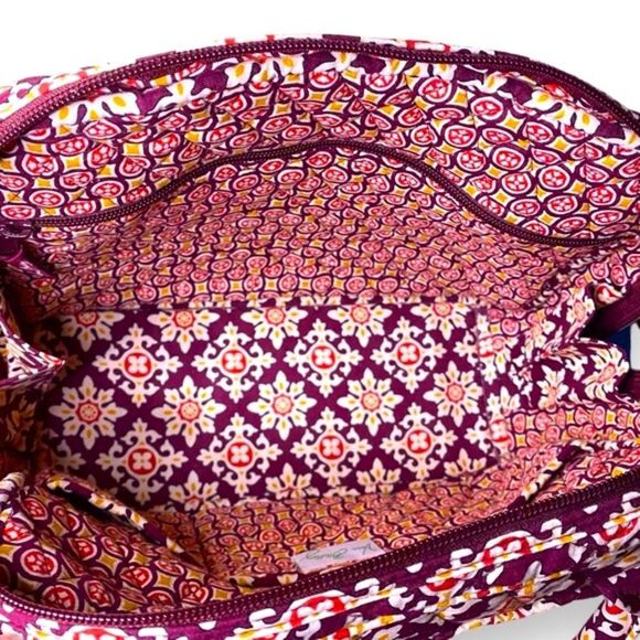 Beautiful NWOT Vera Bradley Medallion Bowler Purse Satchel Handbag  Retired - Picture 10 of 13